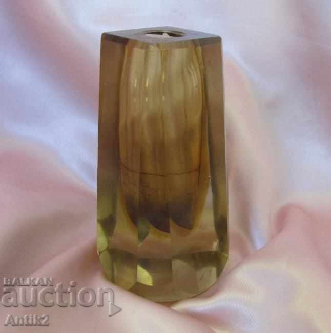 Vaza masivă de cristal grea din secolul al XIX-lea