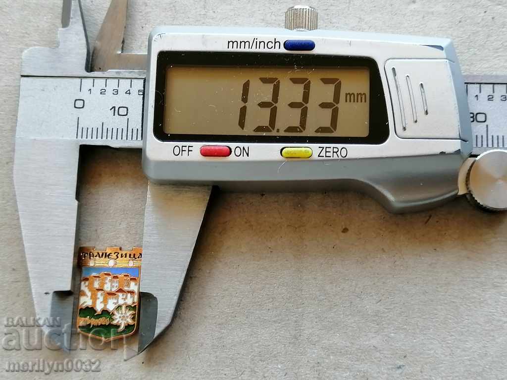 Auction Breastplate Trapeze enamel medal badge Auction Breastplate Trapeze enamel medal badge