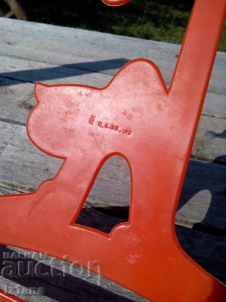 Livrarea Cuier vechi de haine pentru copii Livrarea Cuier vechi de haine pentru copii