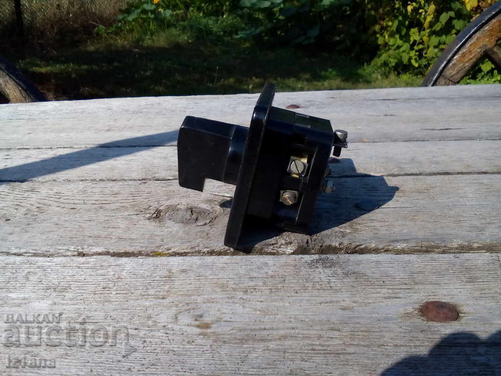 Întrerupător de alimentare vechi PGP 25/20 cu preț 15.00 BGN | € 7.67