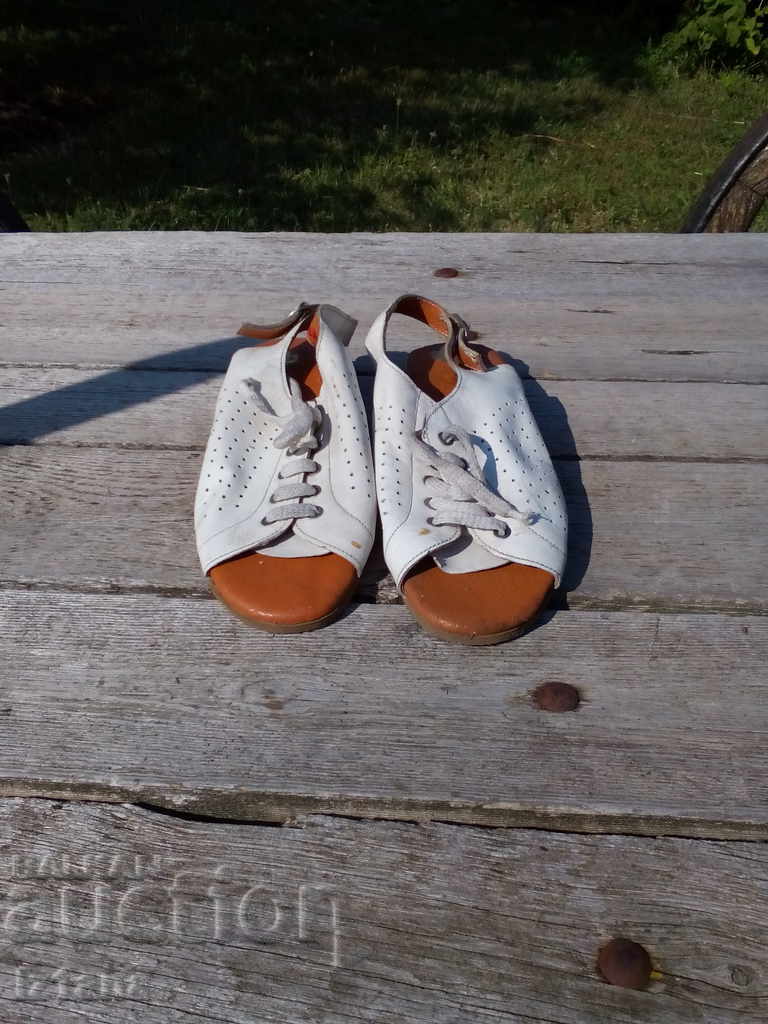 Old medical sandals, slippers, shoes with price 30.00 BGN | € 15.34 Old medical sandals, slippers, shoes with price 30.00 BGN | € 15.34
