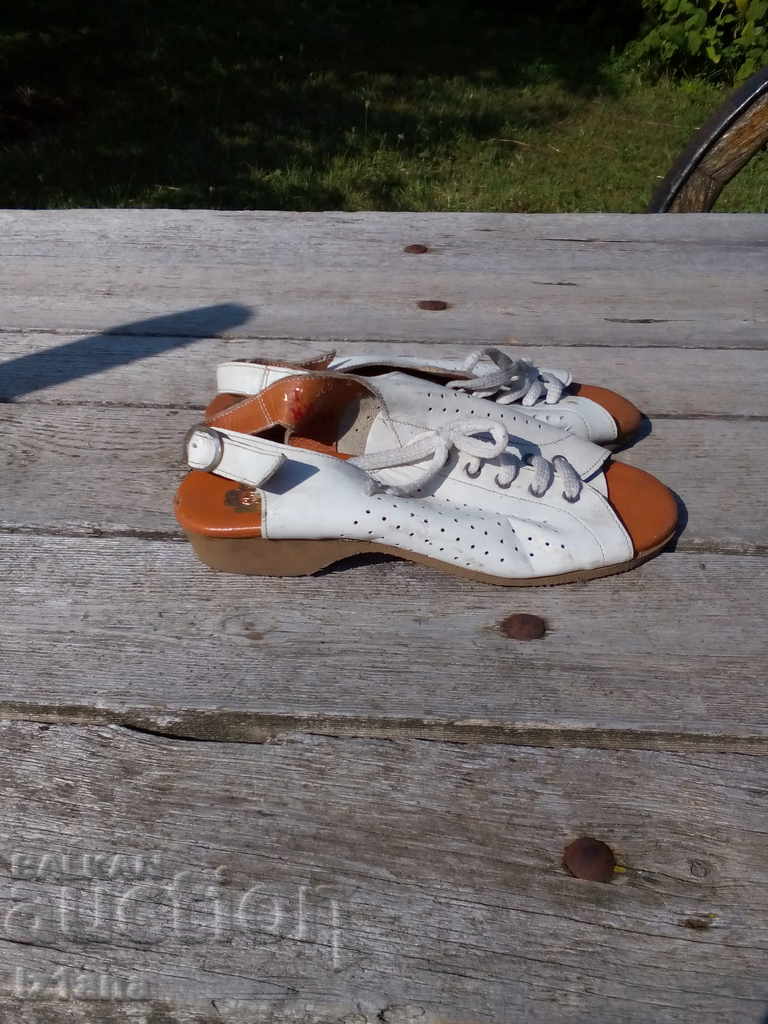 Auction Old medical sandals, slippers, shoes Auction Old medical sandals, slippers, shoes