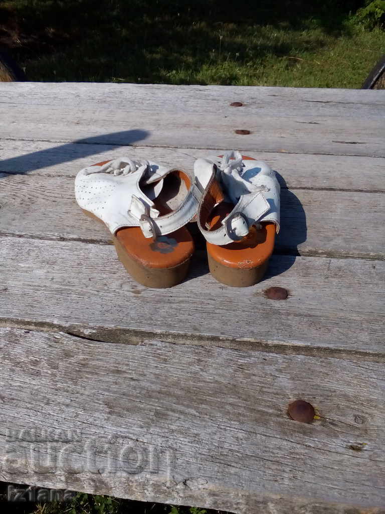 Delivery of Old medical sandals, slippers, shoes Delivery of Old medical sandals, slippers, shoes