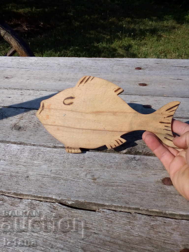 Masă de tăiat veche cu preț 10.00 BGN | € 5.11 Masă de tăiat veche cu preț 10.00 BGN | € 5.11