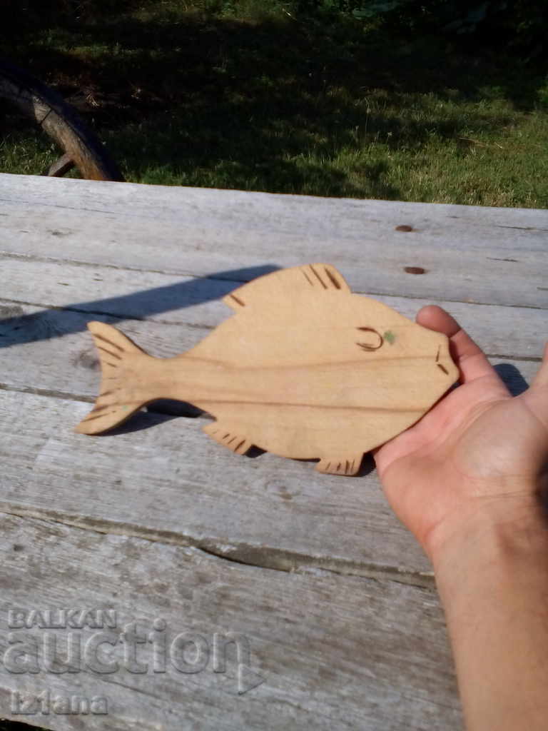 Licitație Masă de tăiat veche Licitație Masă de tăiat veche