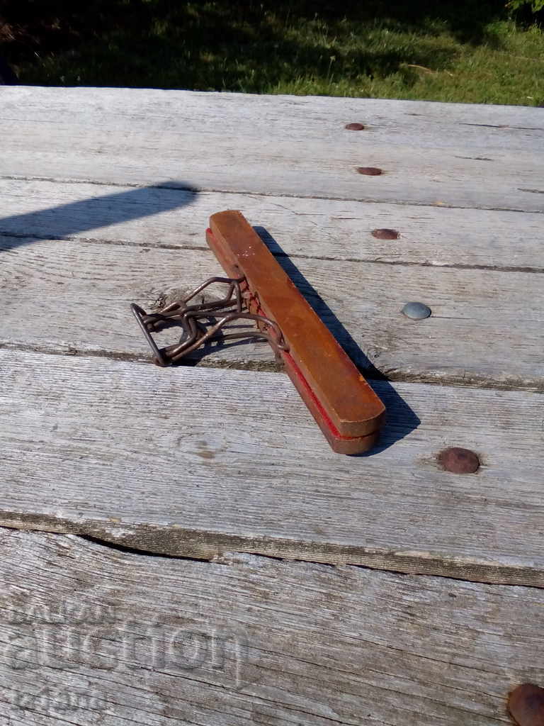 Old clothes hanger with price 10.00 BGN | € 5.11