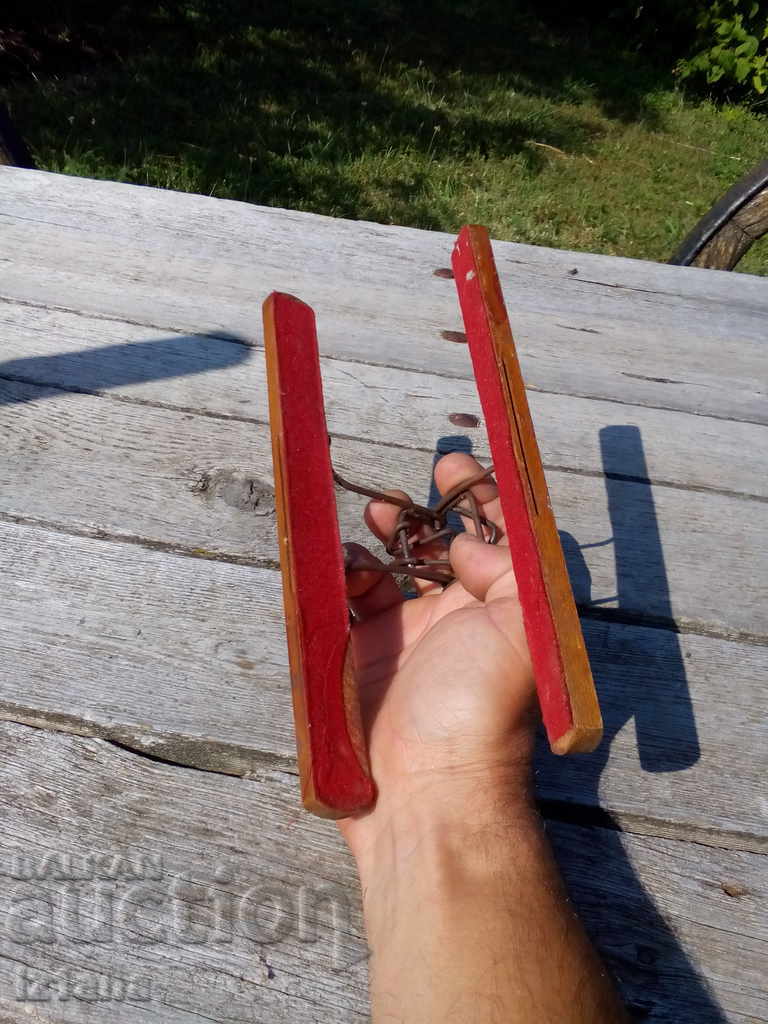 Delivery of Old clothes hanger