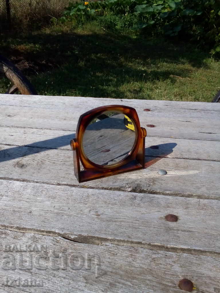 Delivery of An old mirror, a mirror Delivery of An old mirror, a mirror