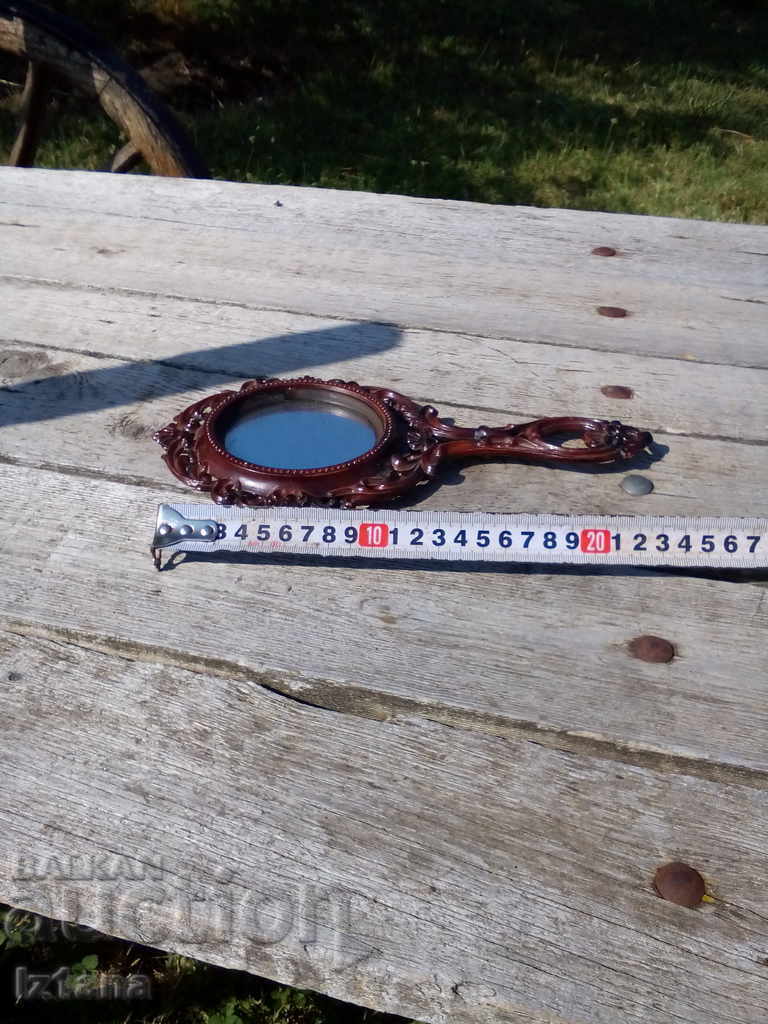 Livrarea O oglindă veche, o oglindă Livrarea O oglindă veche, o oglindă