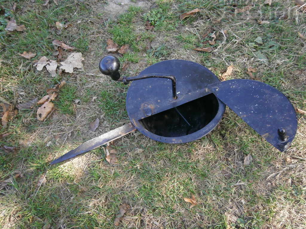 old primitive coffee roasting machine with price 35.00 BGN | € 17.90 old primitive coffee roasting machine with price 35.00 BGN | € 17.90