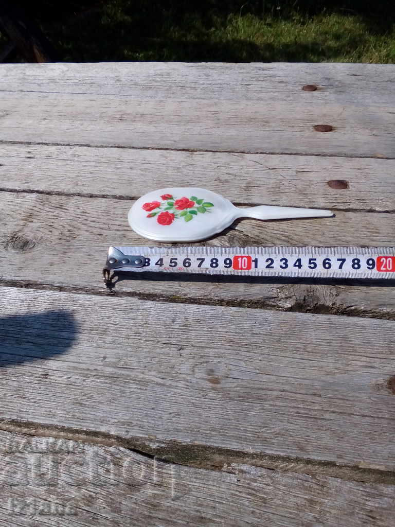 An old mirror, a mirror with price 10.00 BGN | € 5.11 An old mirror, a mirror with price 10.00 BGN | € 5.11