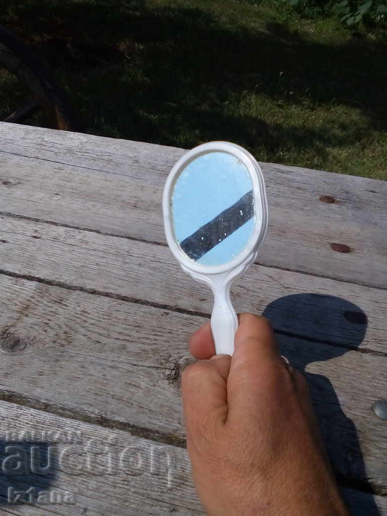 Auction An old mirror, a mirror Auction An old mirror, a mirror