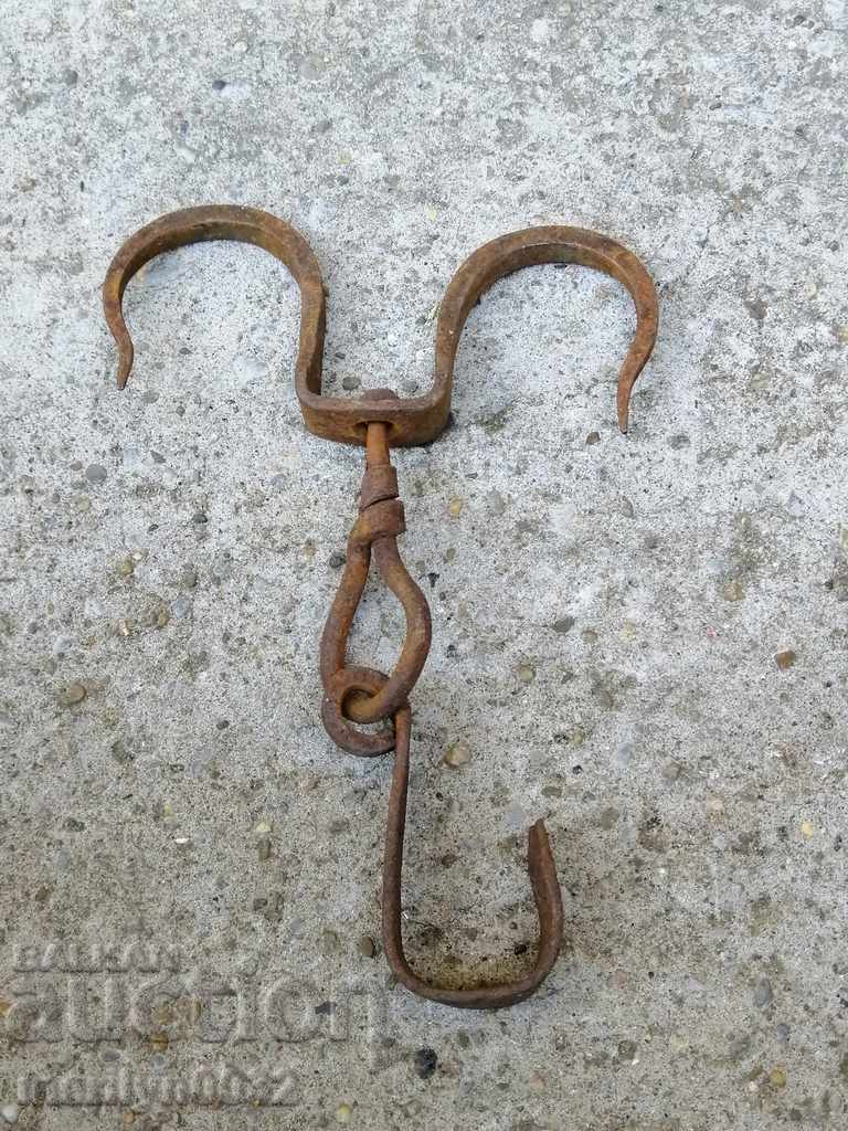 Auction An old forged scraping hook, double twin Auction An old forged scraping hook, double twin