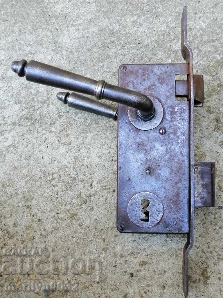 Delivery of Old HUGE lock without key, latch, end of 19th, beginning of 20th century Delivery of Old HUGE lock without key, latch, end of 19th, beginning of 20th century