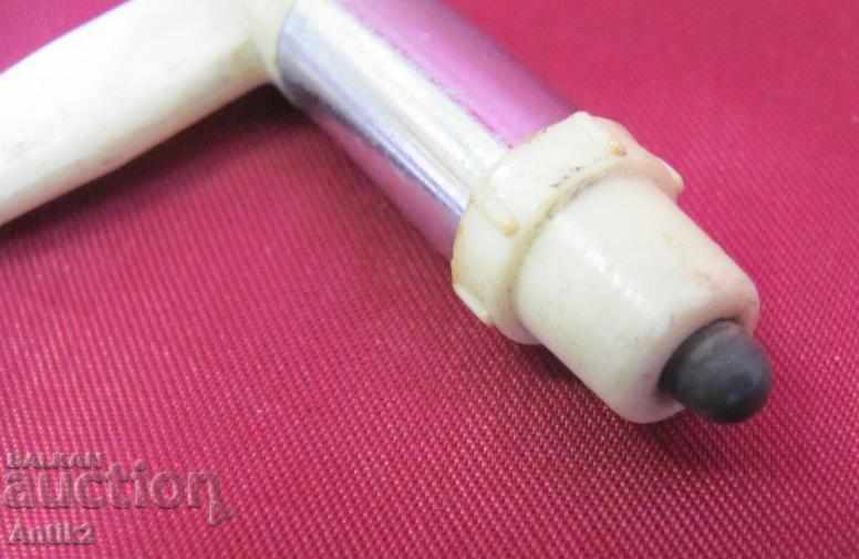 Delivery of Old Medical Reflex Hammer Tool Delivery of Old Medical Reflex Hammer Tool