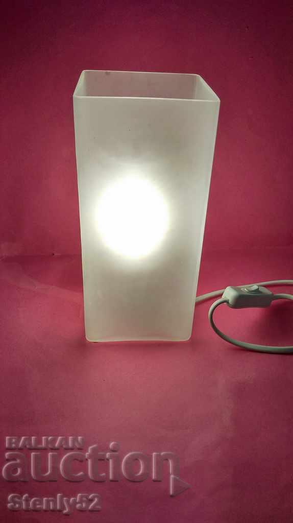 Lampa de noapte inaltime 22 cm plafoniera 10/10 cm.