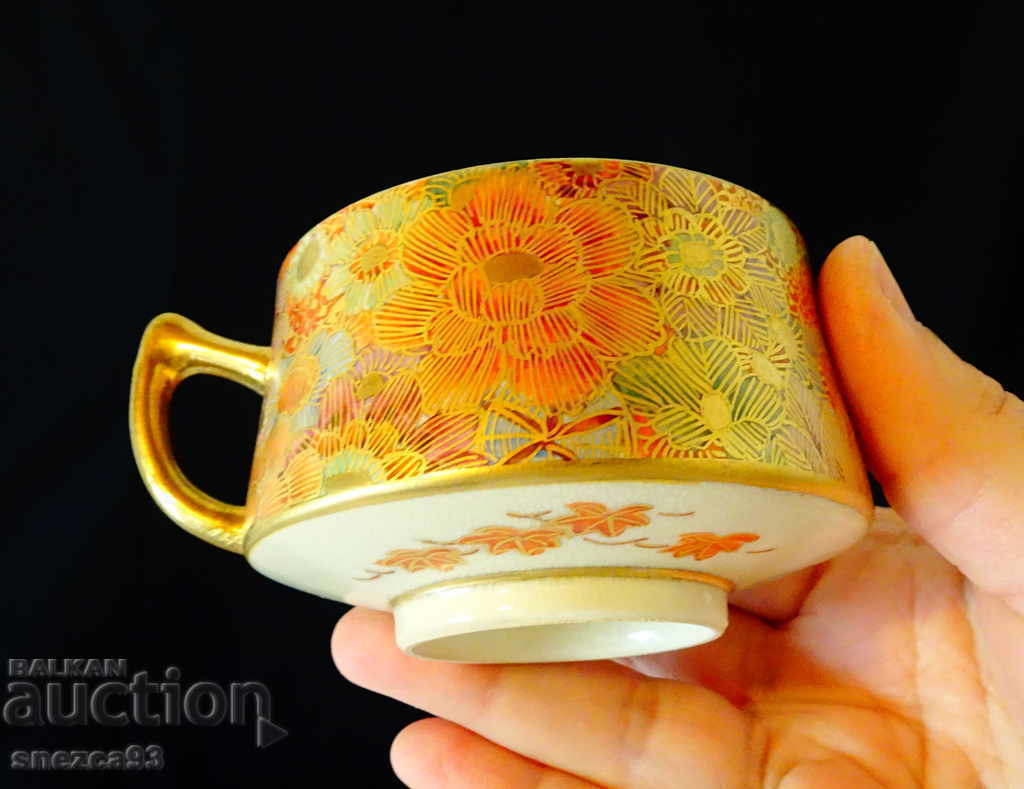 Satsuma Japanese porcelain bowl, gold, chrysanthemums with price 149.00 BGN | € 76.18 Satsuma Japanese porcelain bowl, gold, chrysanthemums with price 149.00 BGN | € 76.18