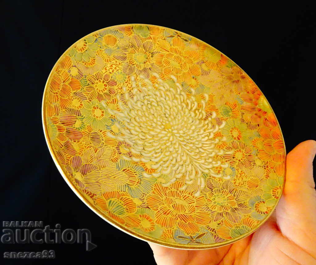 Satsuma plate, Meiji period, Shosan school. Satsuma plate, Meiji period, Shosan school.