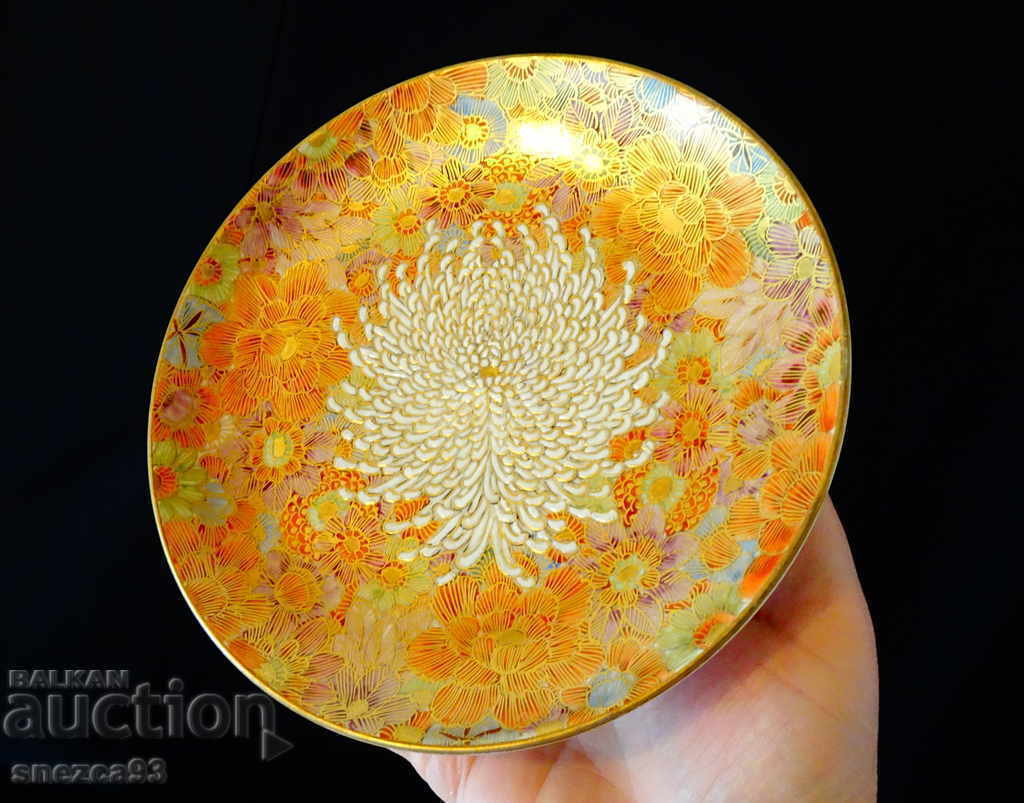Japanese porcelain plate, genuine Satsuma, gold, chrysanthemums Japanese porcelain plate, genuine Satsuma, gold, chrysanthemums