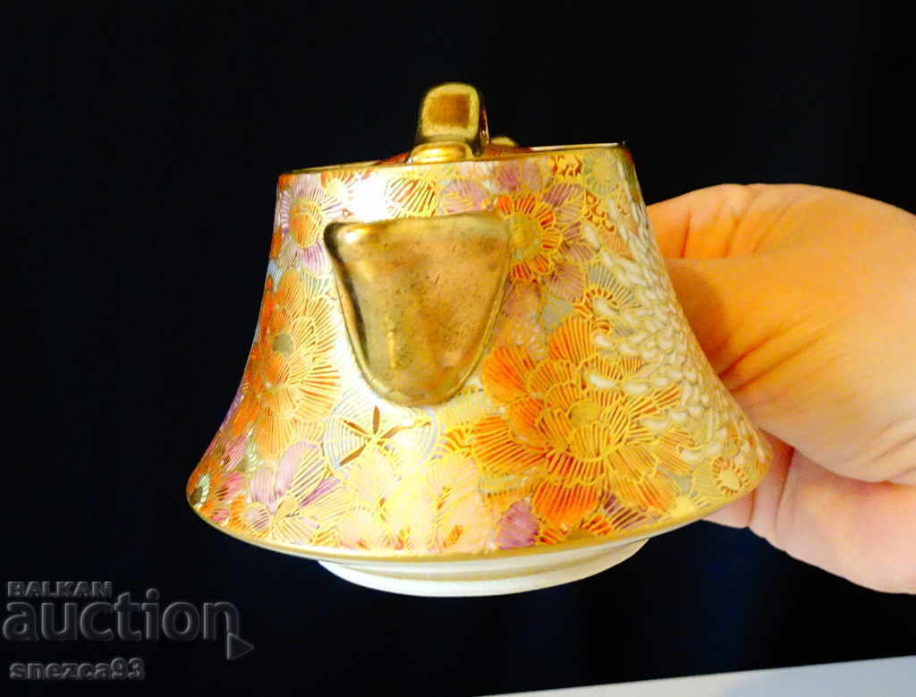 Genuine Japanese Satsuma porcelain, gold, chrysanthemums with price 590.00 BGN | € 301.66 Genuine Japanese Satsuma porcelain, gold, chrysanthemums with price 590.00 BGN | € 301.66