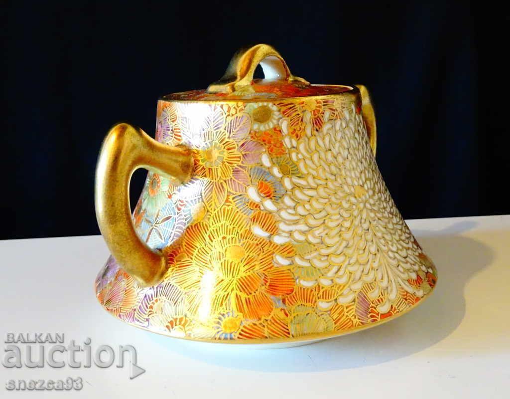 Sugar bowl Satsuma, Meiji period, Shosan school with price 749.00 BGN | € 382.96 Sugar bowl Satsuma, Meiji period, Shosan school with price 749.00 BGN | € 382.96