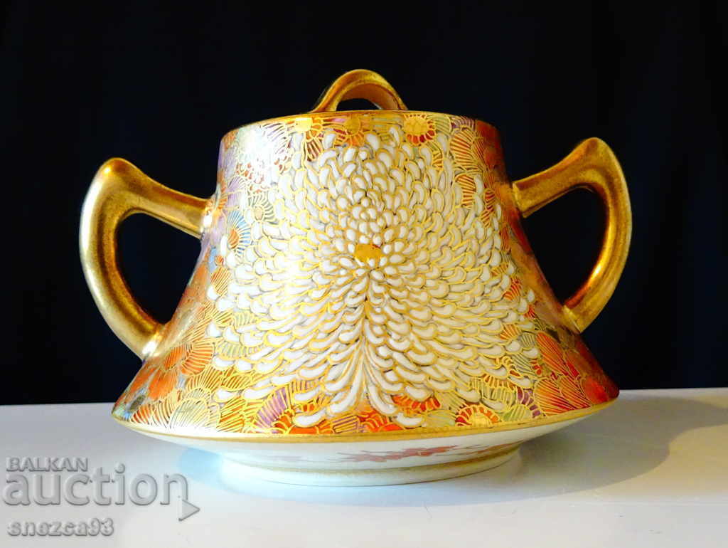 Sugar bowl Satsuma, Meiji period, Shosan school Sugar bowl Satsuma, Meiji period, Shosan school