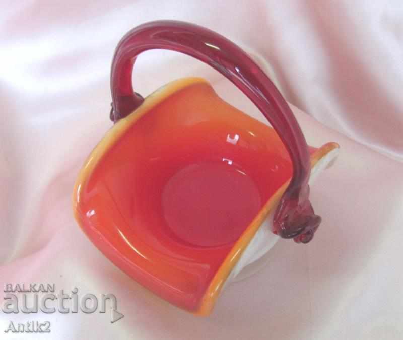 Παράδοση Παλιό καλάθι με κρύσταλλο