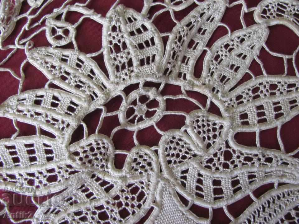 Auction 19th Century Hand Knitted Tablecloth, Box, Tishleifer Auction 19th Century Hand Knitted Tablecloth, Box, Tishleifer