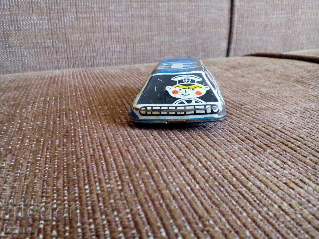 Old metal stroller with price 20.00 BGN | € 10.23 Old metal stroller with price 20.00 BGN | € 10.23