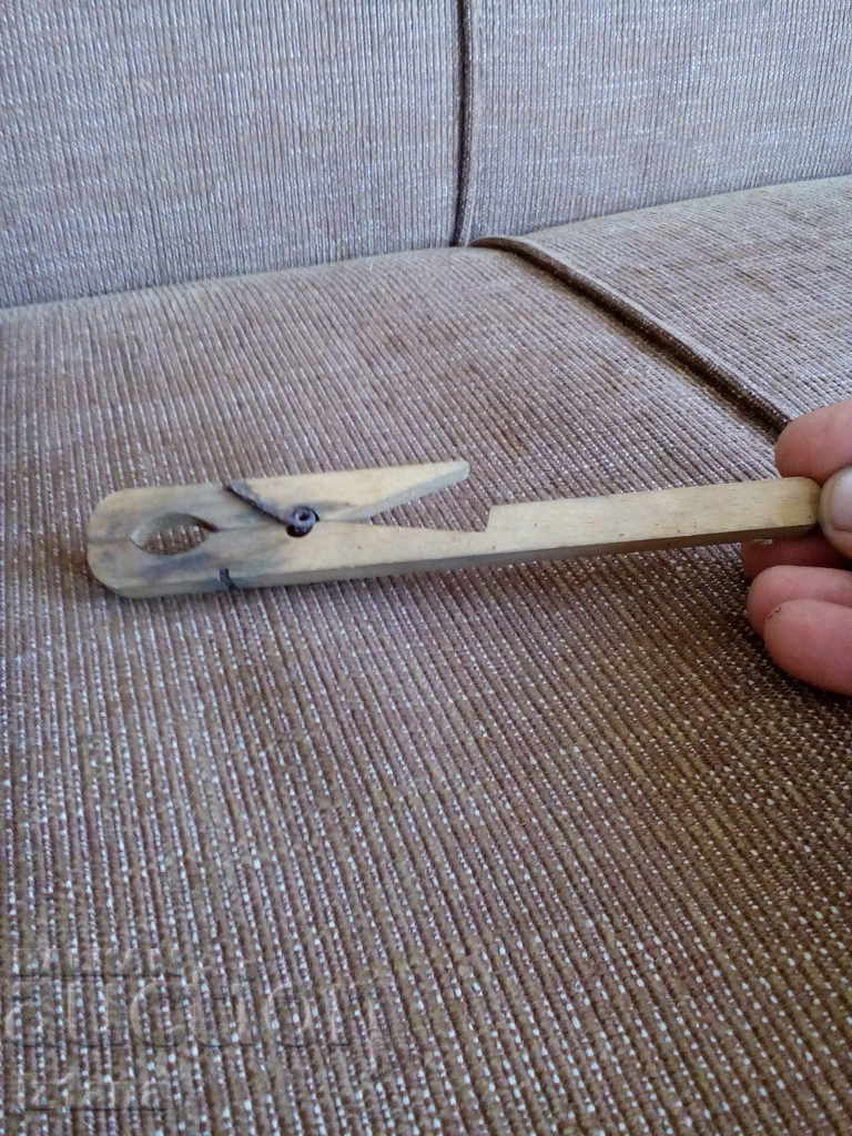 An old laundry pinch with price 3.00 BGN | € 1.53 An old laundry pinch with price 3.00 BGN | € 1.53