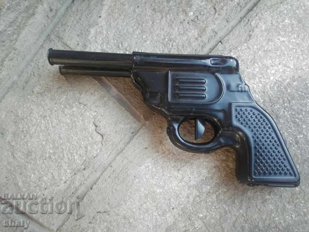 Delivery of Old metal gun. Delivery of Old metal gun.