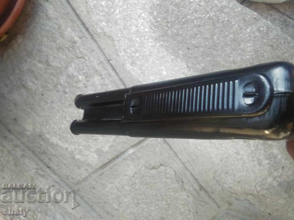 Old metal gun. - 6 Old metal gun. - 6