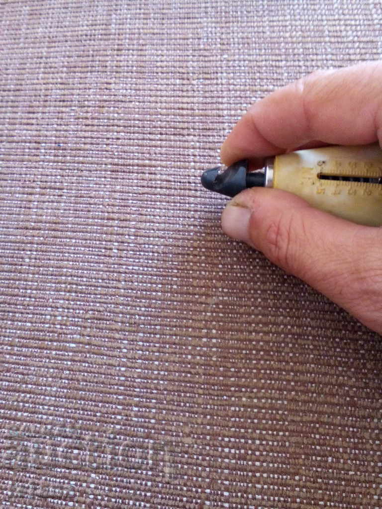 Auction  Old fishing scales, tape measure