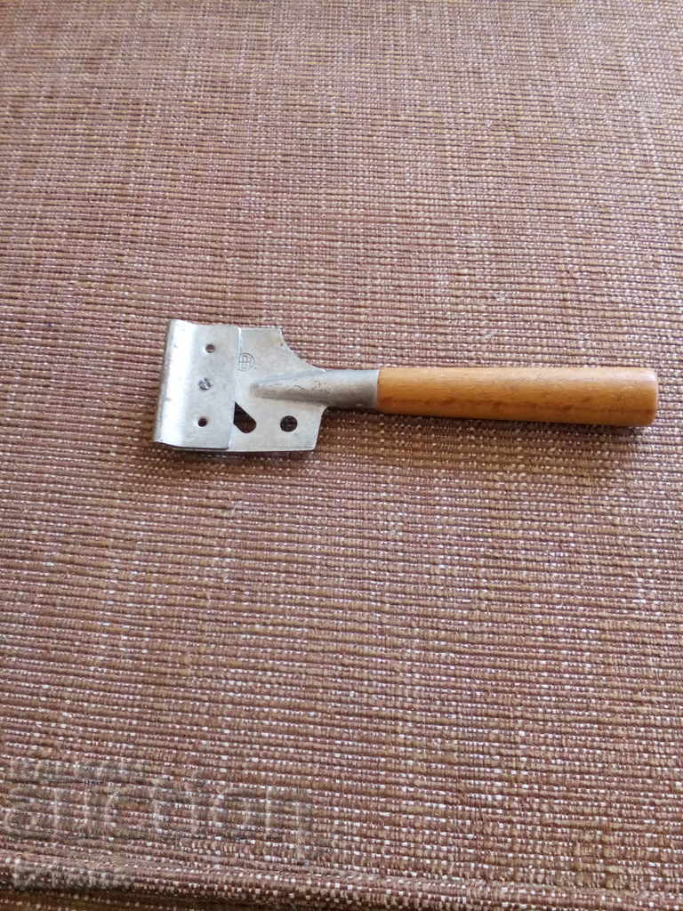 Old tool with price 10.00 BGN | € 5.11