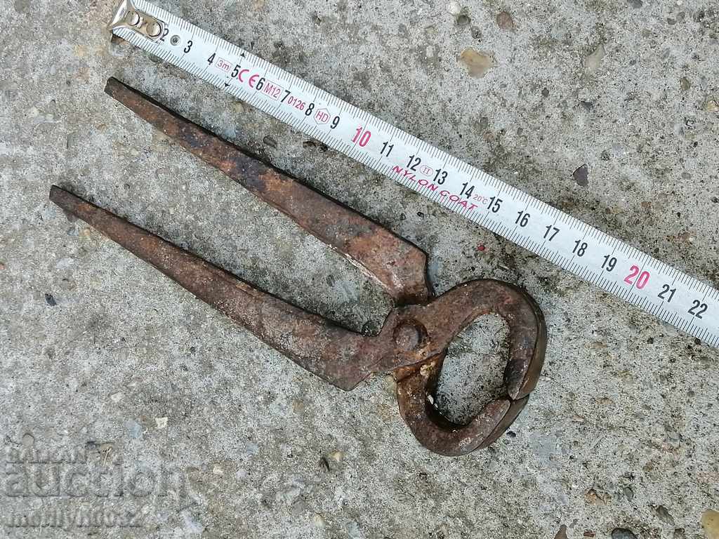 Auction Ancient primitive crumpled keretten pliers in the 20th century Auction Ancient primitive crumpled keretten pliers in the 20th century