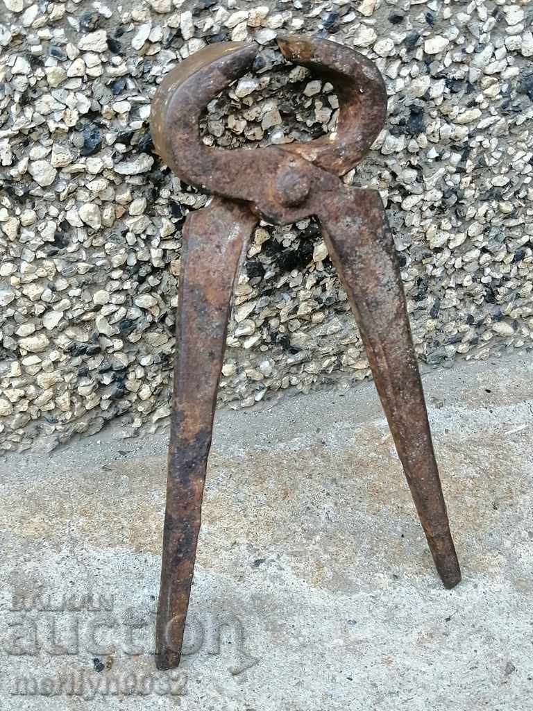 Delivery of Ancient primitive crumpled keretten pliers in the 20th century Delivery of Ancient primitive crumpled keretten pliers in the 20th century
