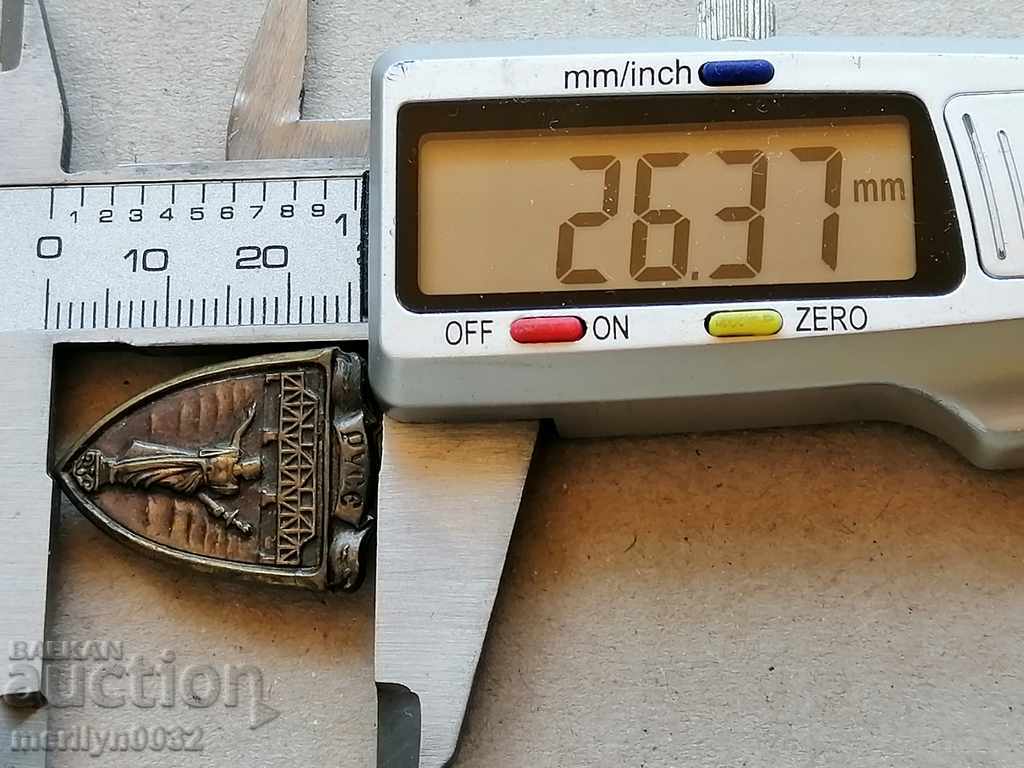 Delivery of Breastplate Ruse Medal Badge Delivery of Breastplate Ruse Medal Badge