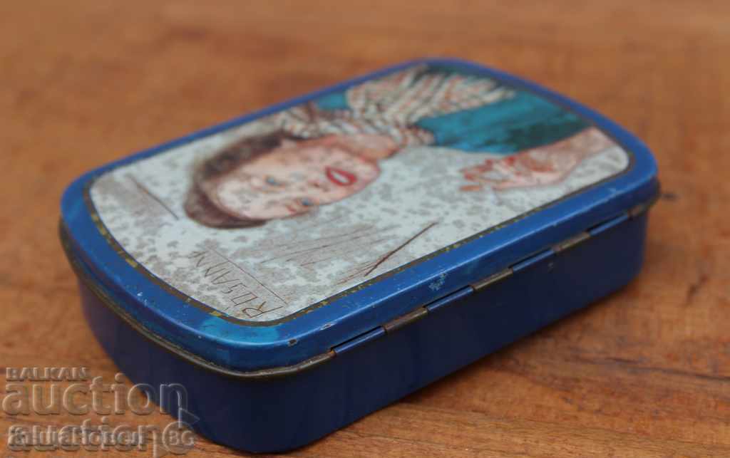 Auction .Old Cigarette Sheet Metal Cigarette Case Auction .Old Cigarette Sheet Metal Cigarette Case