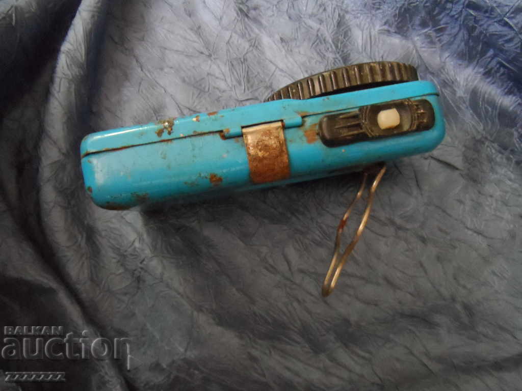 an old flashlight with price 10.00 BGN | € 5.11 an old flashlight with price 10.00 BGN | € 5.11