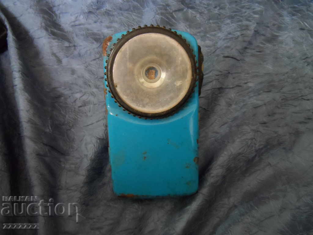 Auction an old flashlight Auction an old flashlight