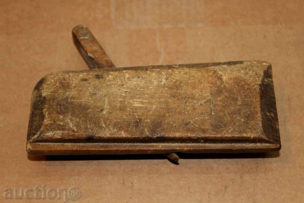 Auction . OLD WOODEN RENDER Auction . OLD WOODEN RENDER