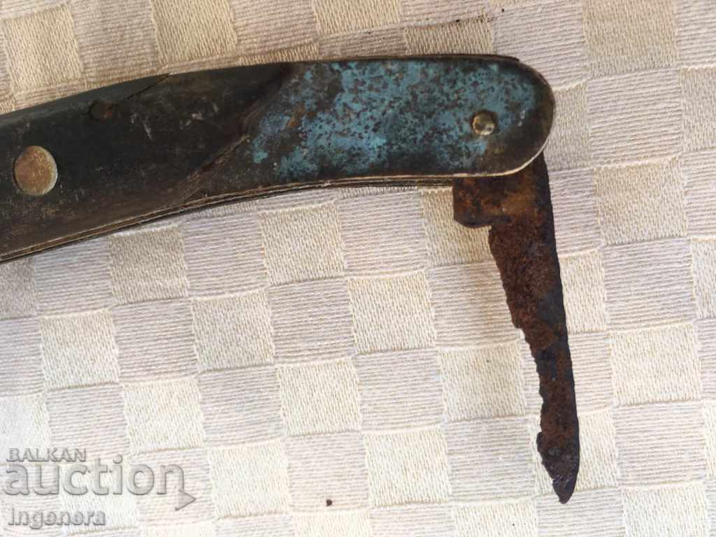 BECAUSE BEAUTY FOLDING - 7 BECAUSE BEAUTY FOLDING - 7