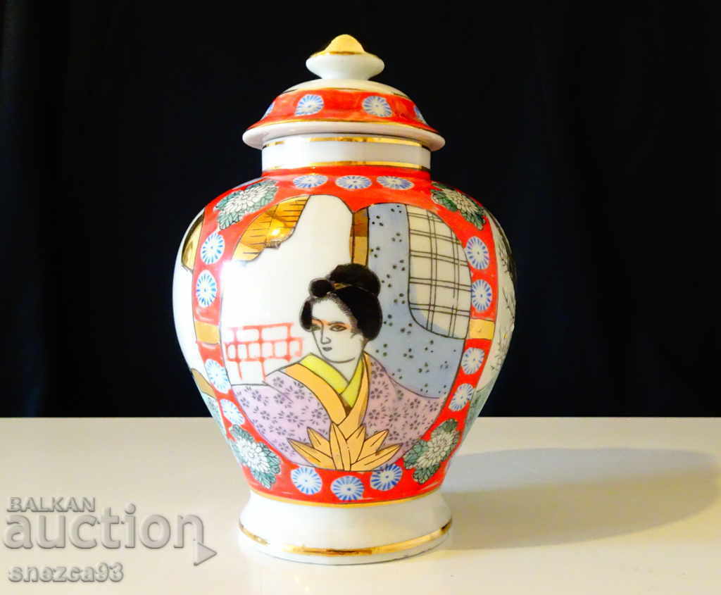 Japanese Satsuma porcelain vase, gold, urn Japanese Satsuma porcelain vase, gold, urn