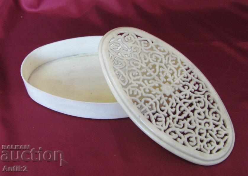 Delivery of 50s Antique Bakelite Jewelry Box Delivery of 50s Antique Bakelite Jewelry Box