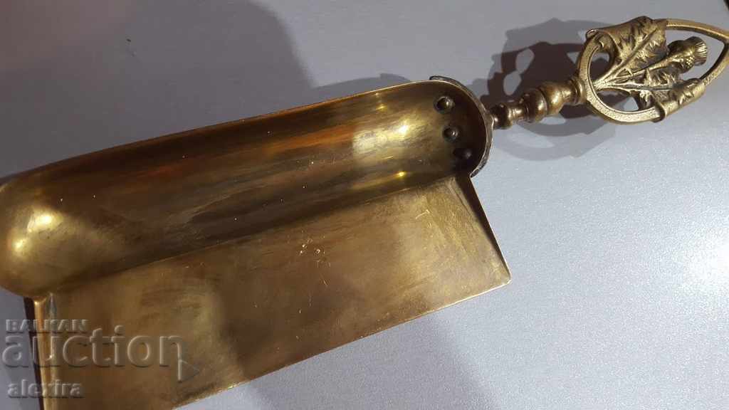 old bronze shovel with price 39.00 BGN | € 19.94 old bronze shovel with price 39.00 BGN | € 19.94