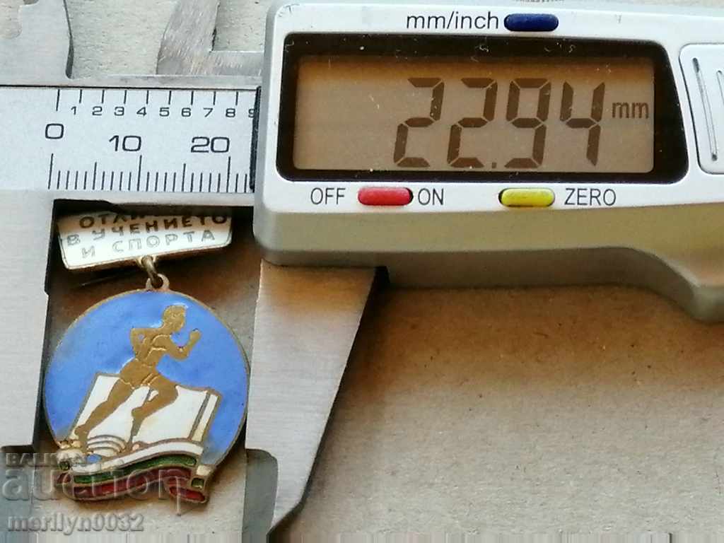 Licitație Medalia de excelență în învățământ și medalia Badge Licitație Medalia de excelență în învățământ și medalia Badge