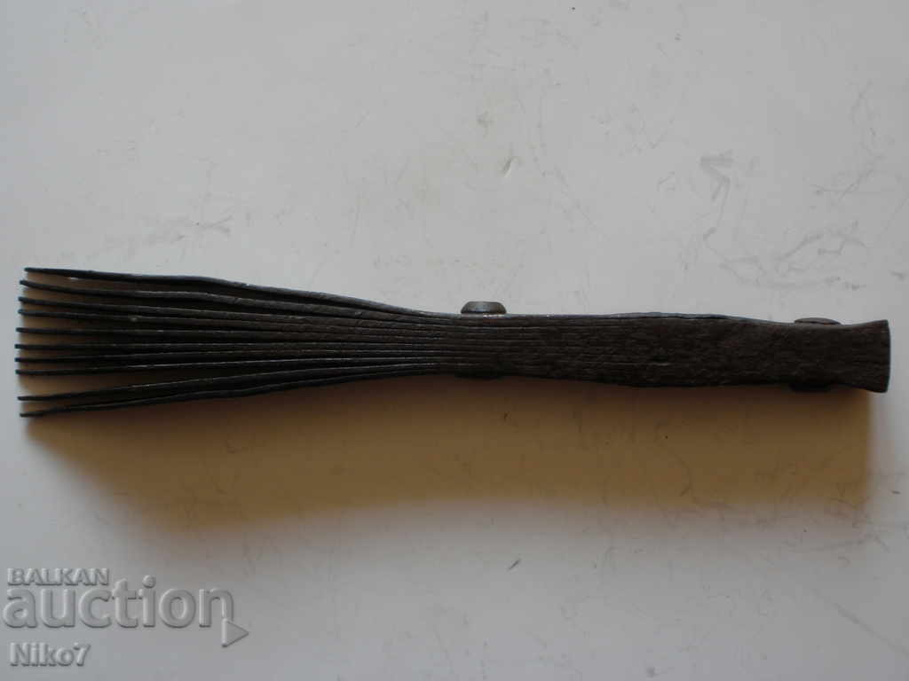 Instrument vechi de fier forjat