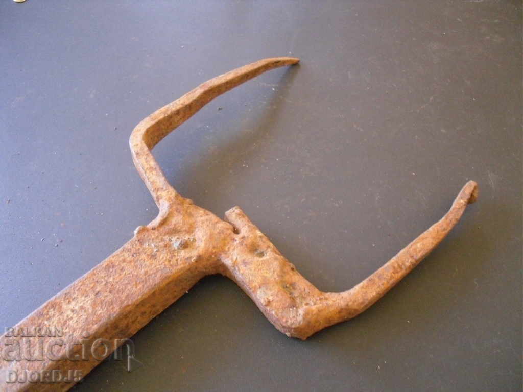 Auction Ancient anvil Auction Ancient anvil