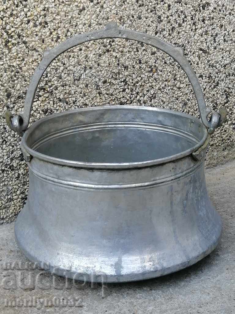 Old cauldron copper pot copper tinned coin Old cauldron copper pot copper tinned coin