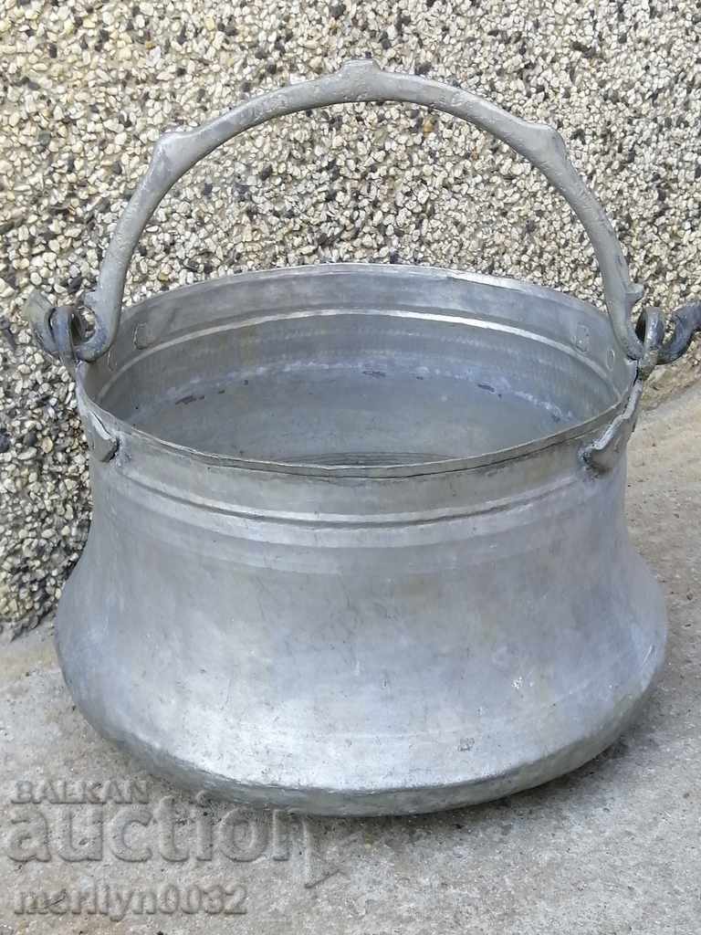 Old cauldron copper pot copper tinned coin